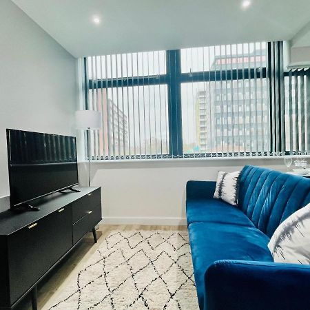 Lovely Studio Apartment With Free Parking Included! Manchester Ngoại thất bức ảnh